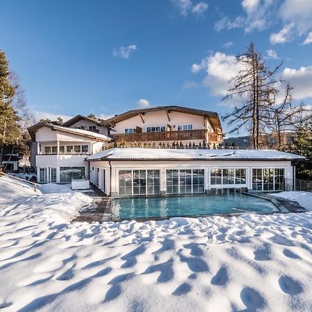 Wellnesshotel Erica Нова Поненте Екстериор снимка