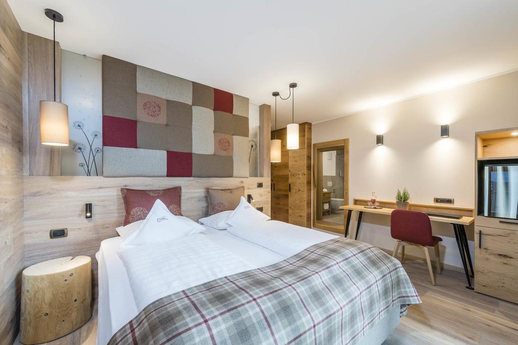 Wellnesshotel Erica Нова Поненте Екстериор снимка