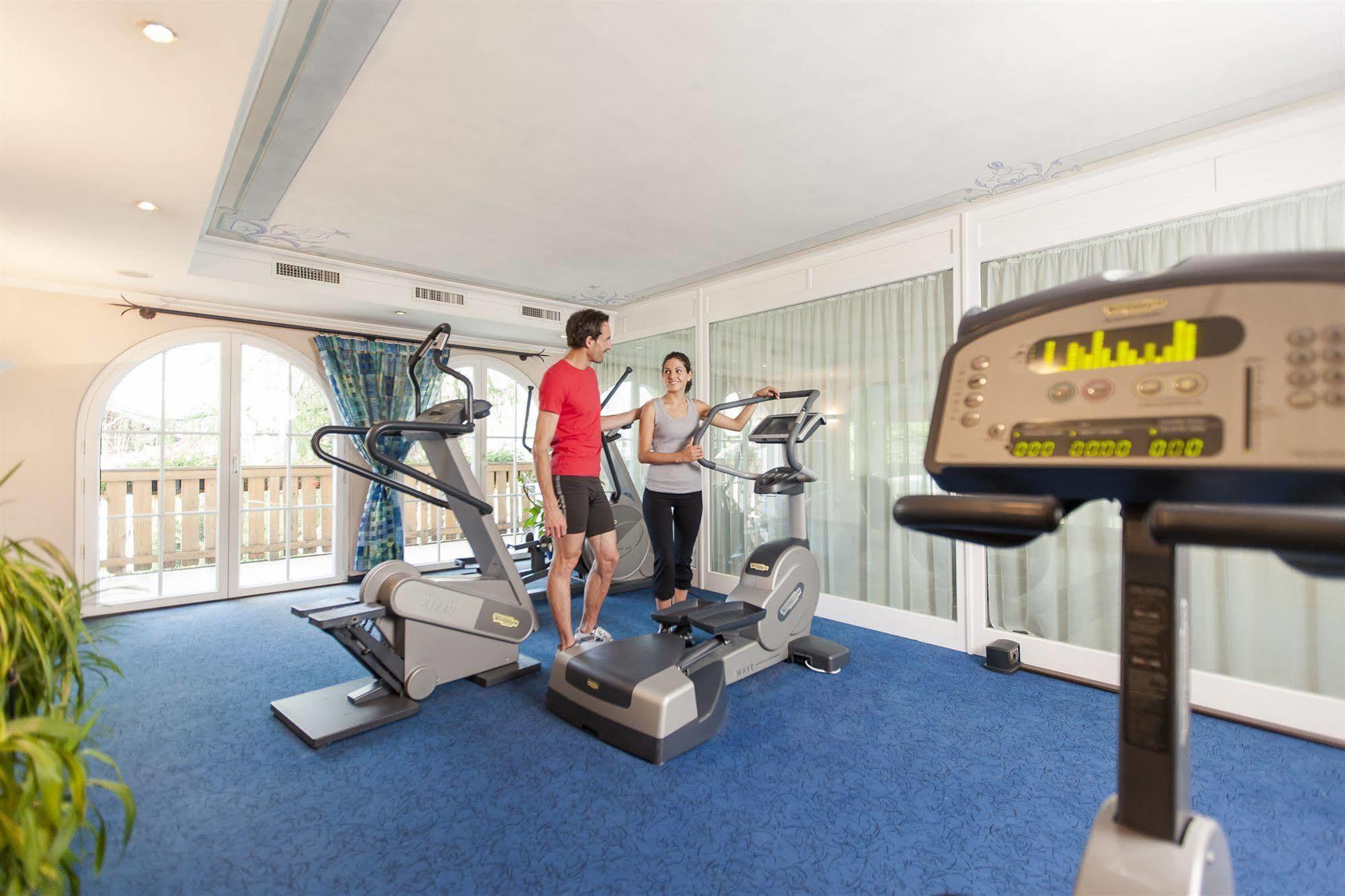 Wellnesshotel Erica Нова Поненте Екстериор снимка